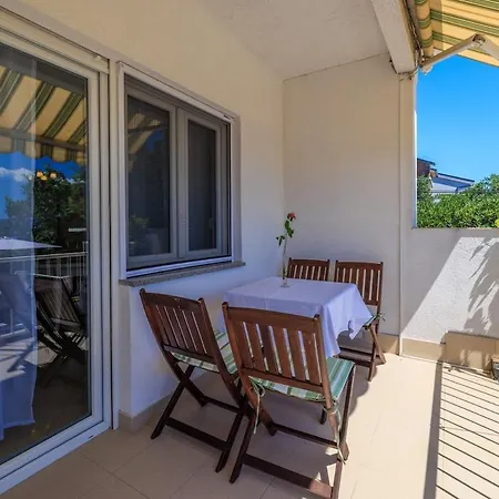 App Marta 100 M From The Sea In Part Of Apartamento Crikvenica