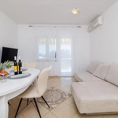 App Marta 100 M From The Sea In Part Of Apartment