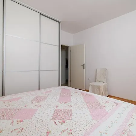 App Marta 100 M From The Sea In Part Of Apartment