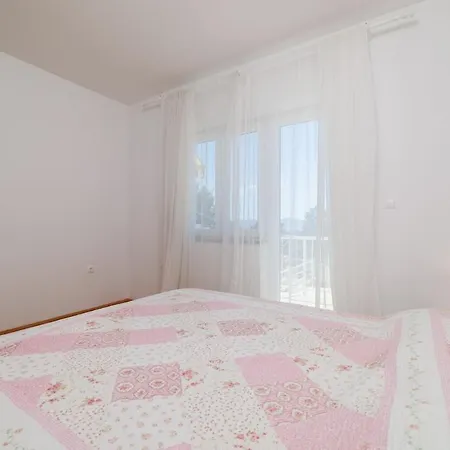 App Marta 100 M From The Sea In Part Of Apartment